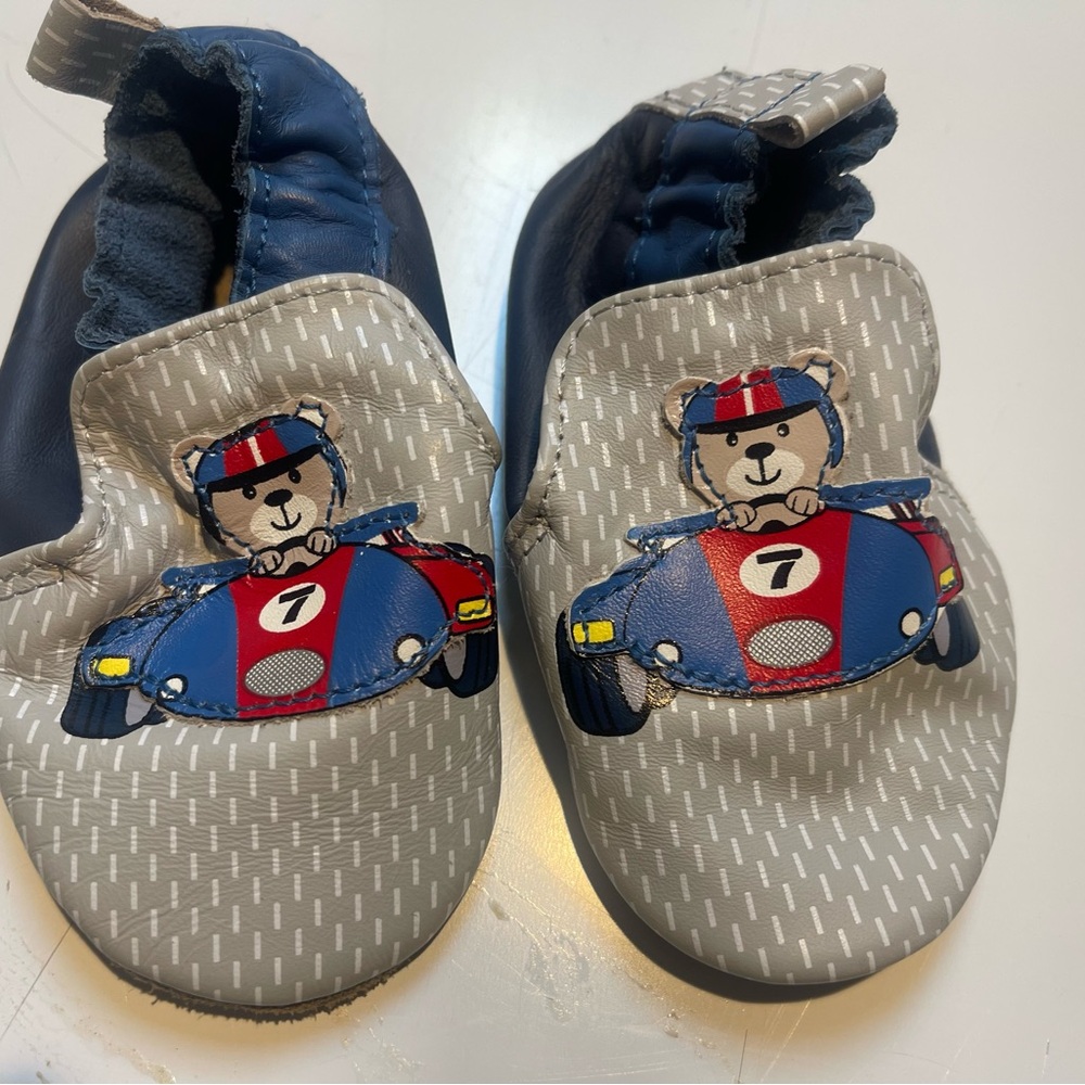 Robeez soft sole baby shoes, size 6-12 months. Never worn!